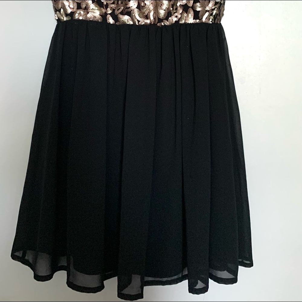 Black and gold dress - Picture 2 of 7